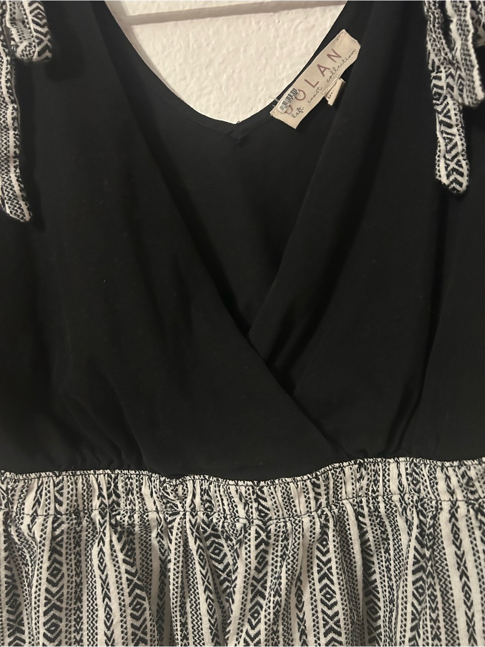 Sleeveless Black & White Tie-Shoulder Peplum Top - Picture 2 of 7